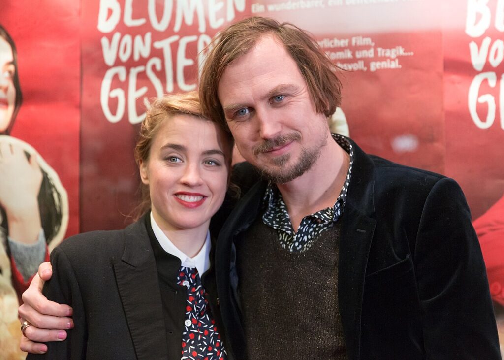 Wer ist die Ehefrau von Lars Eidinger? Ulrike Eidinger privat wer ist die ehefrau von lars eidinger?
